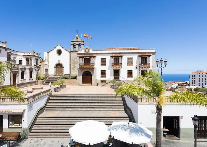 Cozy Seafront Studio With Balcony & Ocean Views